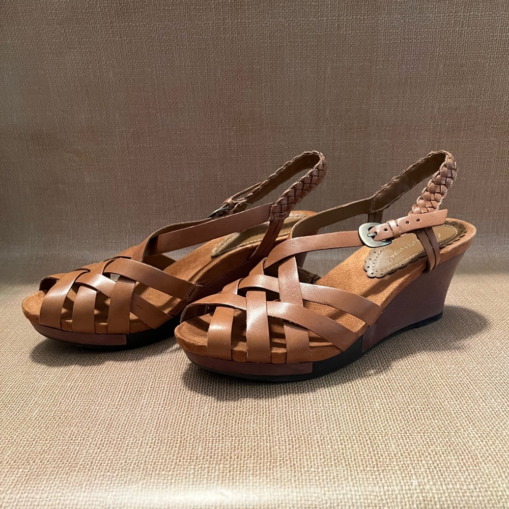 Leather & wood wedge sandal